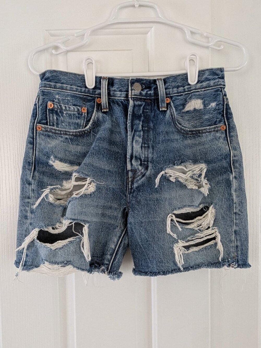 Women's Levi Distressed Denim Mid-Thigh Shorts - Size 27